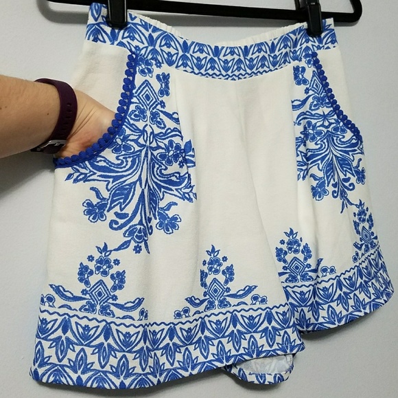 Beautiful Xhilaration printed dressy shorts, sz S - Picture 2 of 6